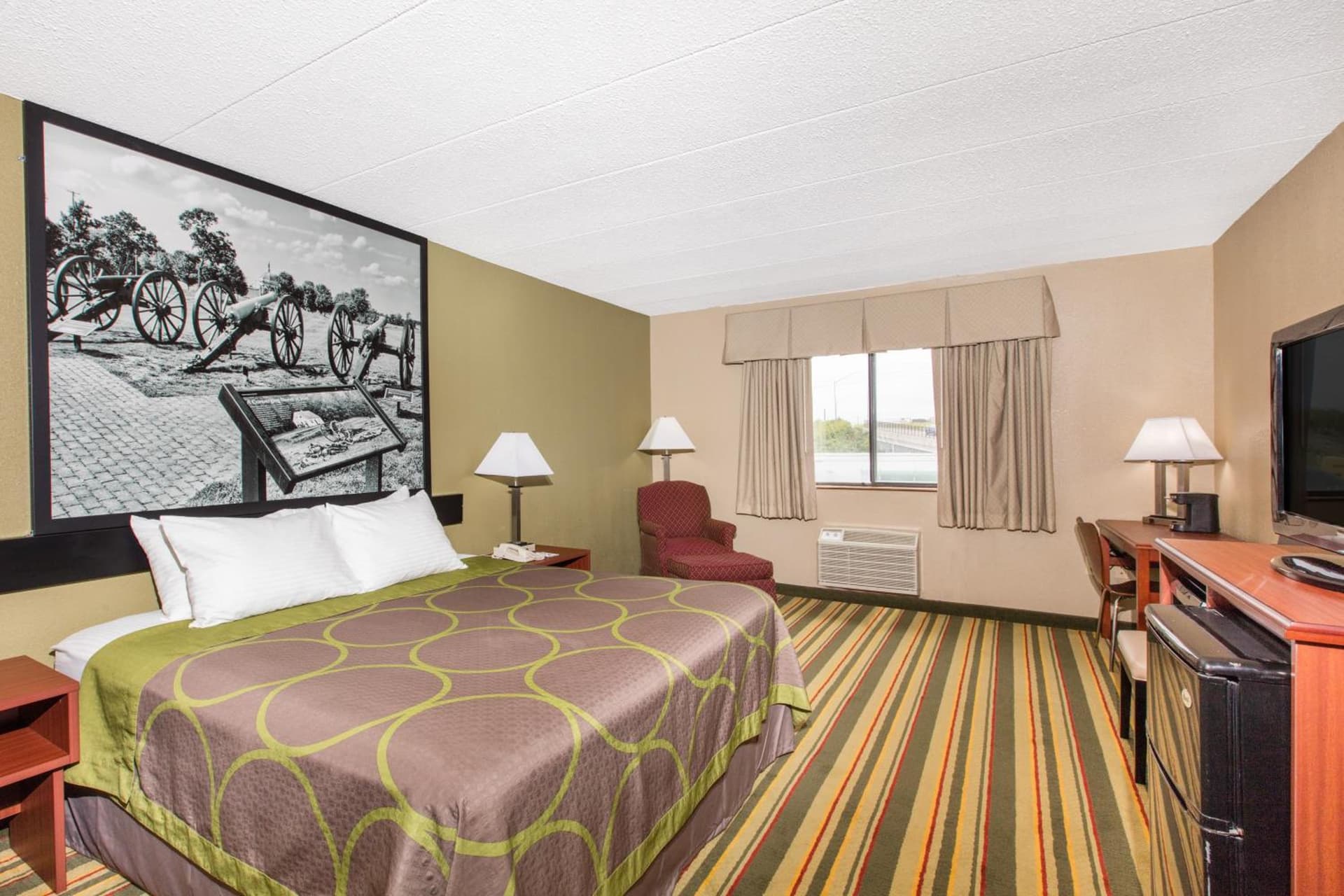 Super 8 by Wyndham Frederick gallery photo in Frederick, MD — image 4