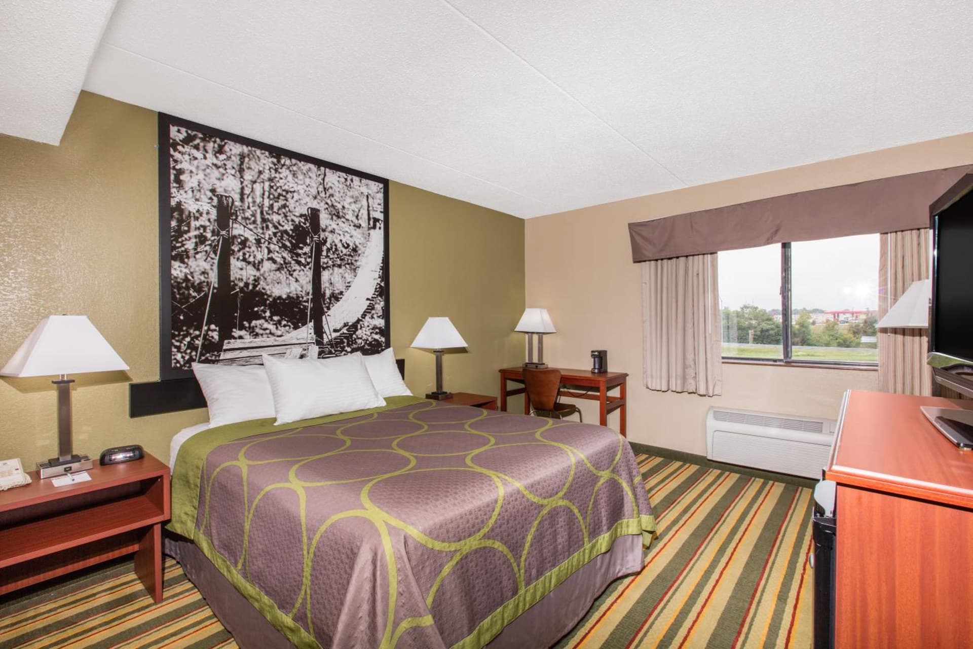 Super 8 by Wyndham Frederick gallery photo in Frederick, MD — image 33