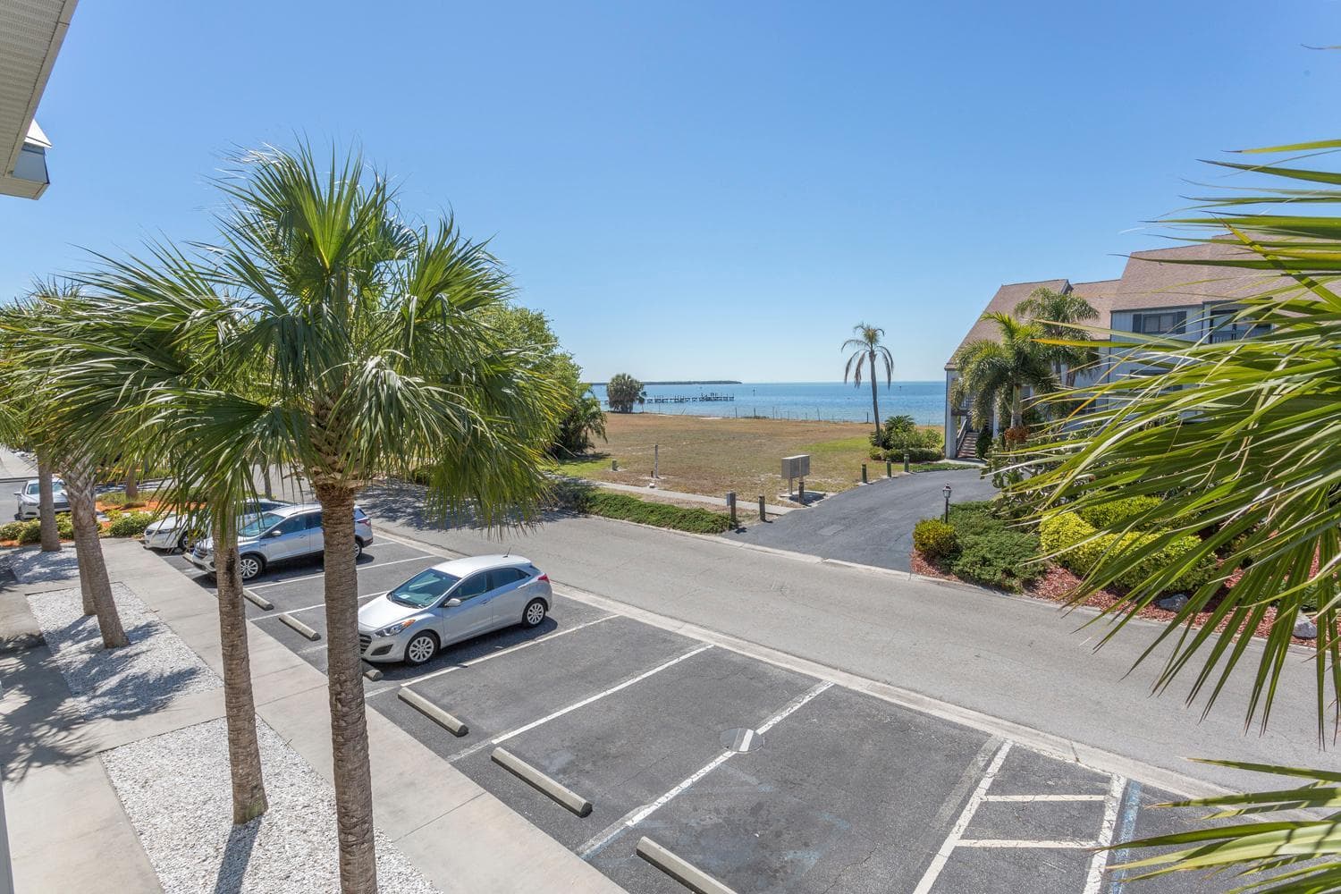 TAMPA BAY, BEACH step away, WIFI, FREE PARKING,POOLS, JACUZZI gallery photo in Ruskin, FL — image 83