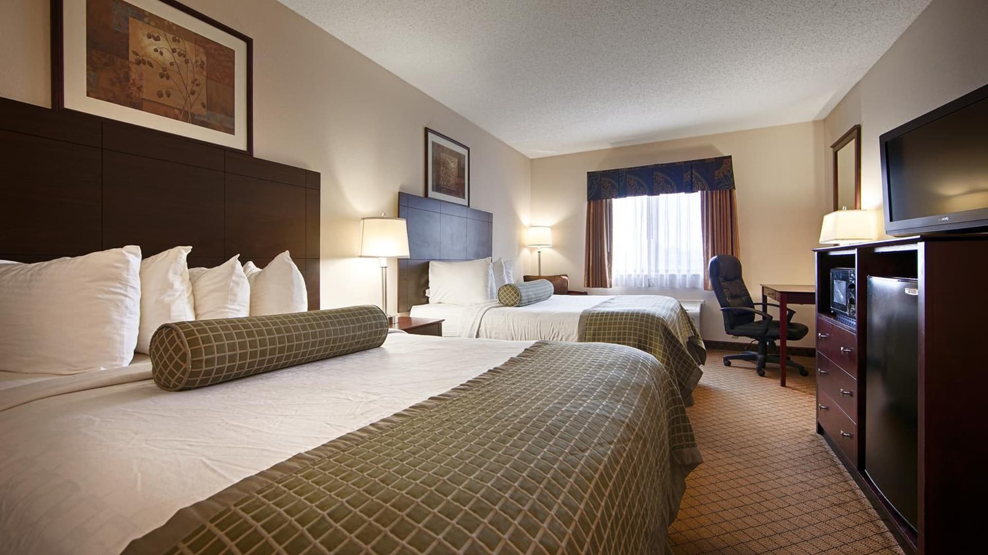 Baymont by Wyndham Delaware interior in Delaware, OH — gallery photo 2
