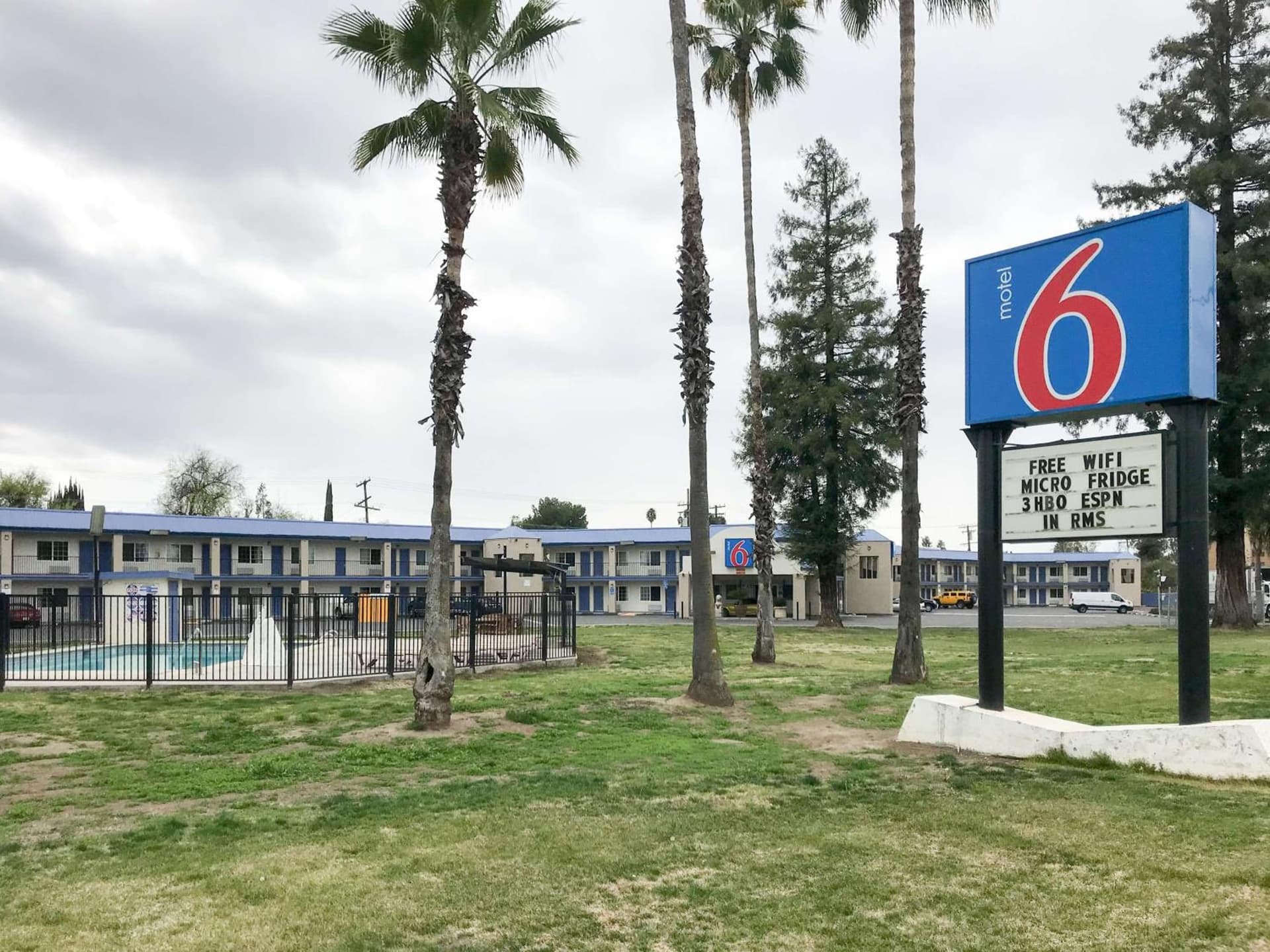 Motel 6-Visalia, CA featured exterior or lobby in Visalia, CA — similar hotel