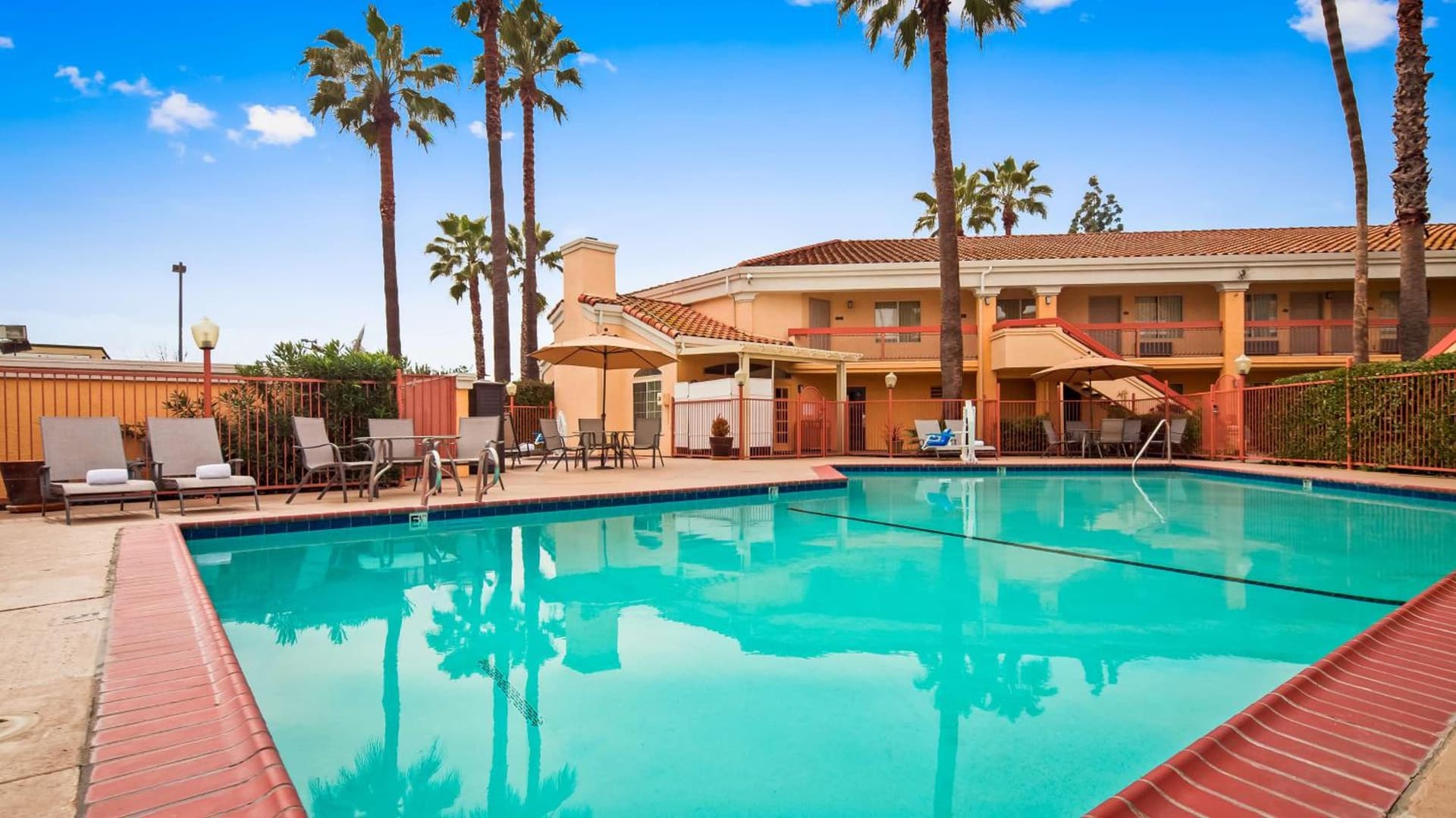 Best Western Palm Court Inn interior in Modesto, CA — gallery photo 2