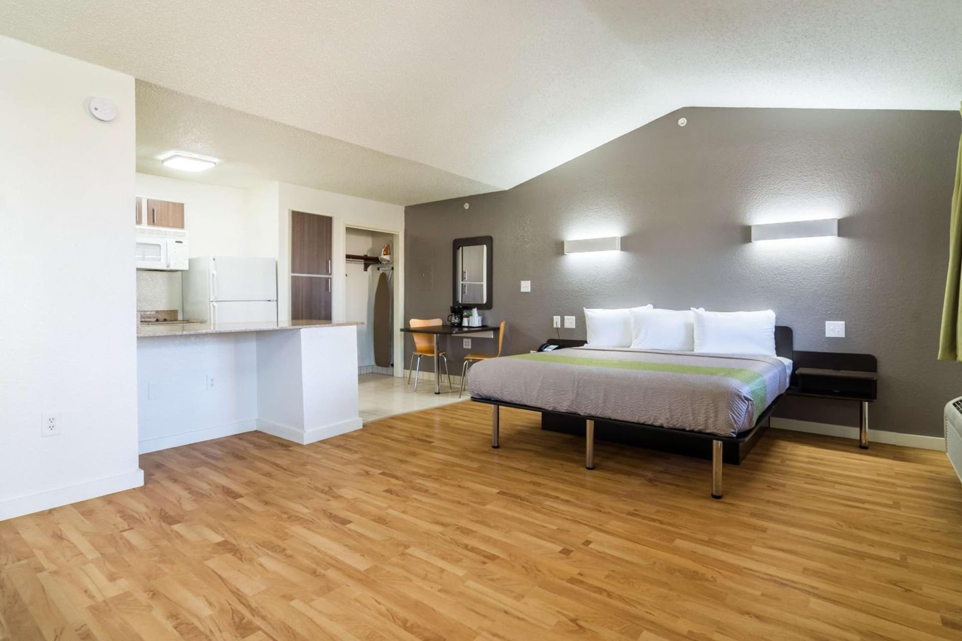 Studio 6-Plano, TX - Dallas - Plano Medical Center gallery photo in Plano, TX — image 33