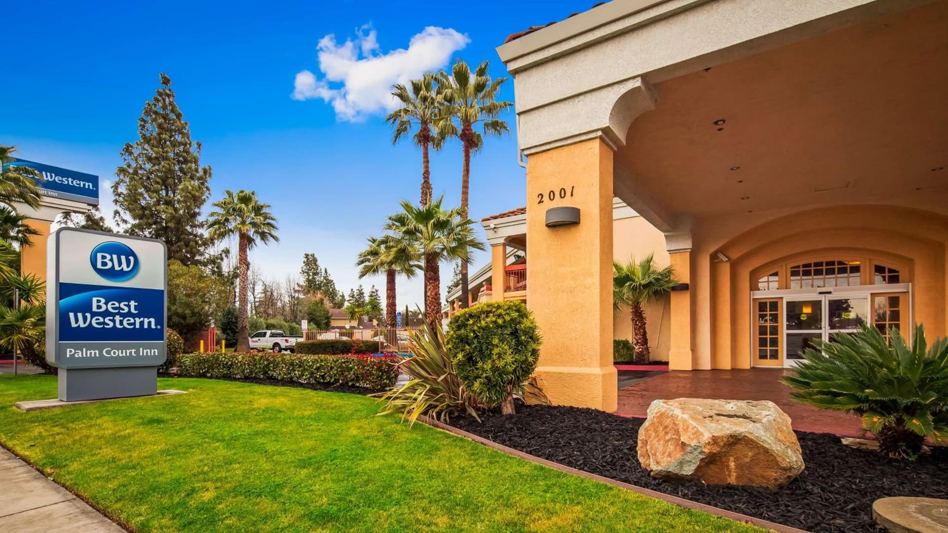Best Western Palm Court Inn interior in Modesto, CA — gallery photo 2