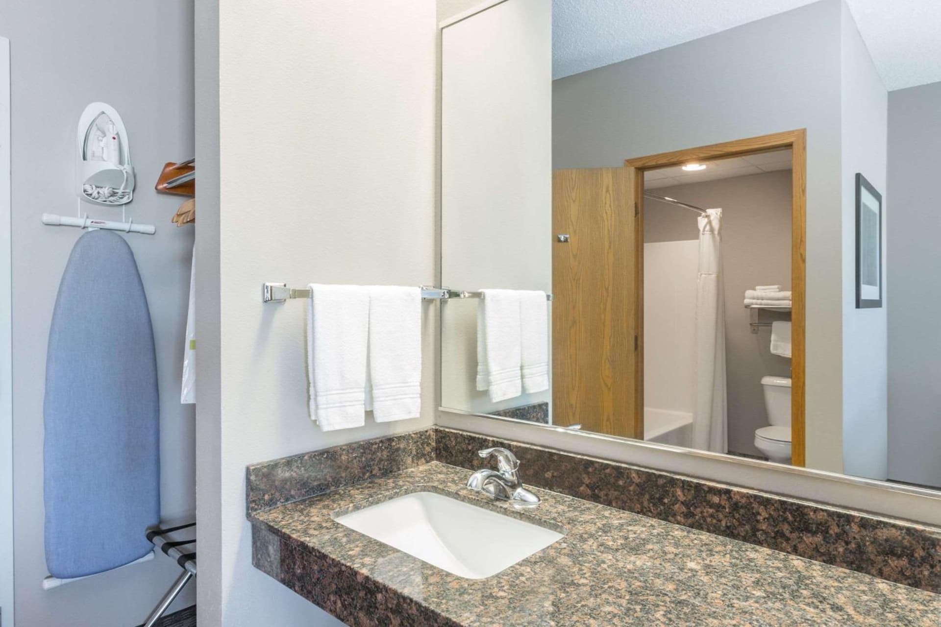 Super 8 by Wyndham Carroll/East interior in Carroll, IA — gallery photo 2