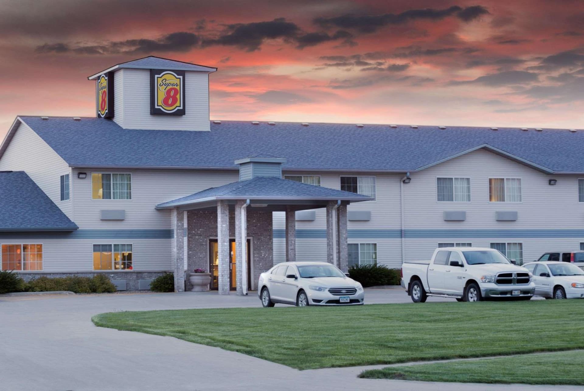 Super 8 by Wyndham Carroll/East — hotel in Carroll, Iowa