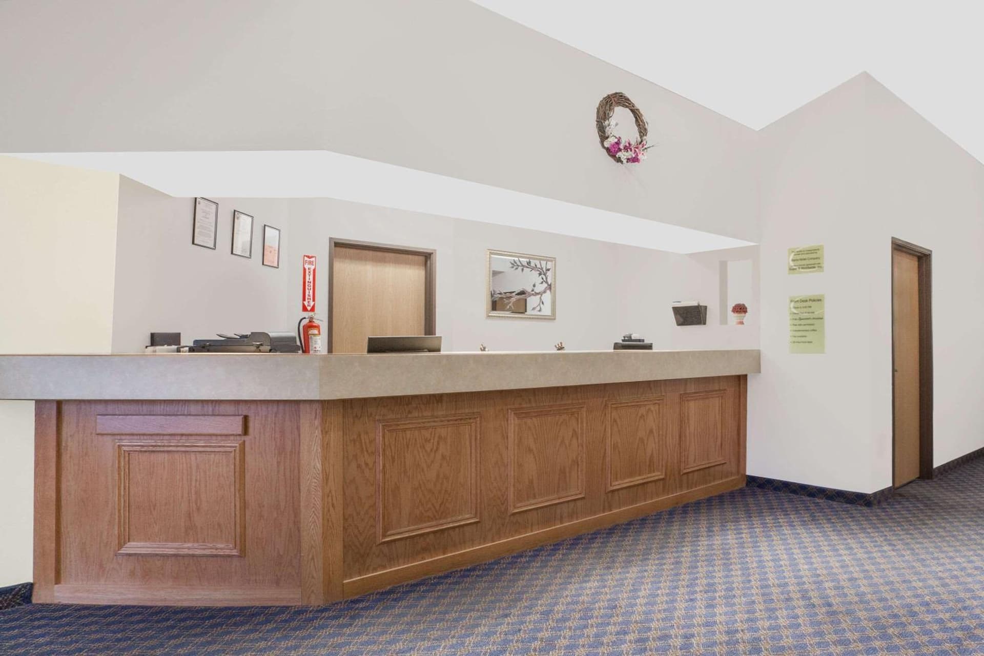 Super 8 by Wyndham Cobleskill NY interior in Cobleskill — gallery photo 2