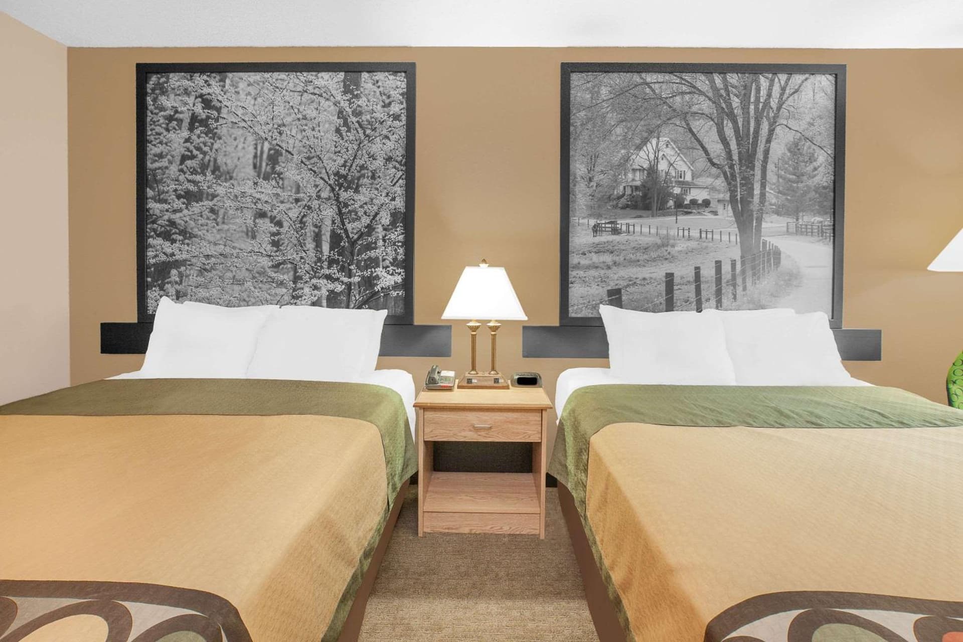 Super 8 by Wyndham Seville gallery photo in Seville, OH — image 28