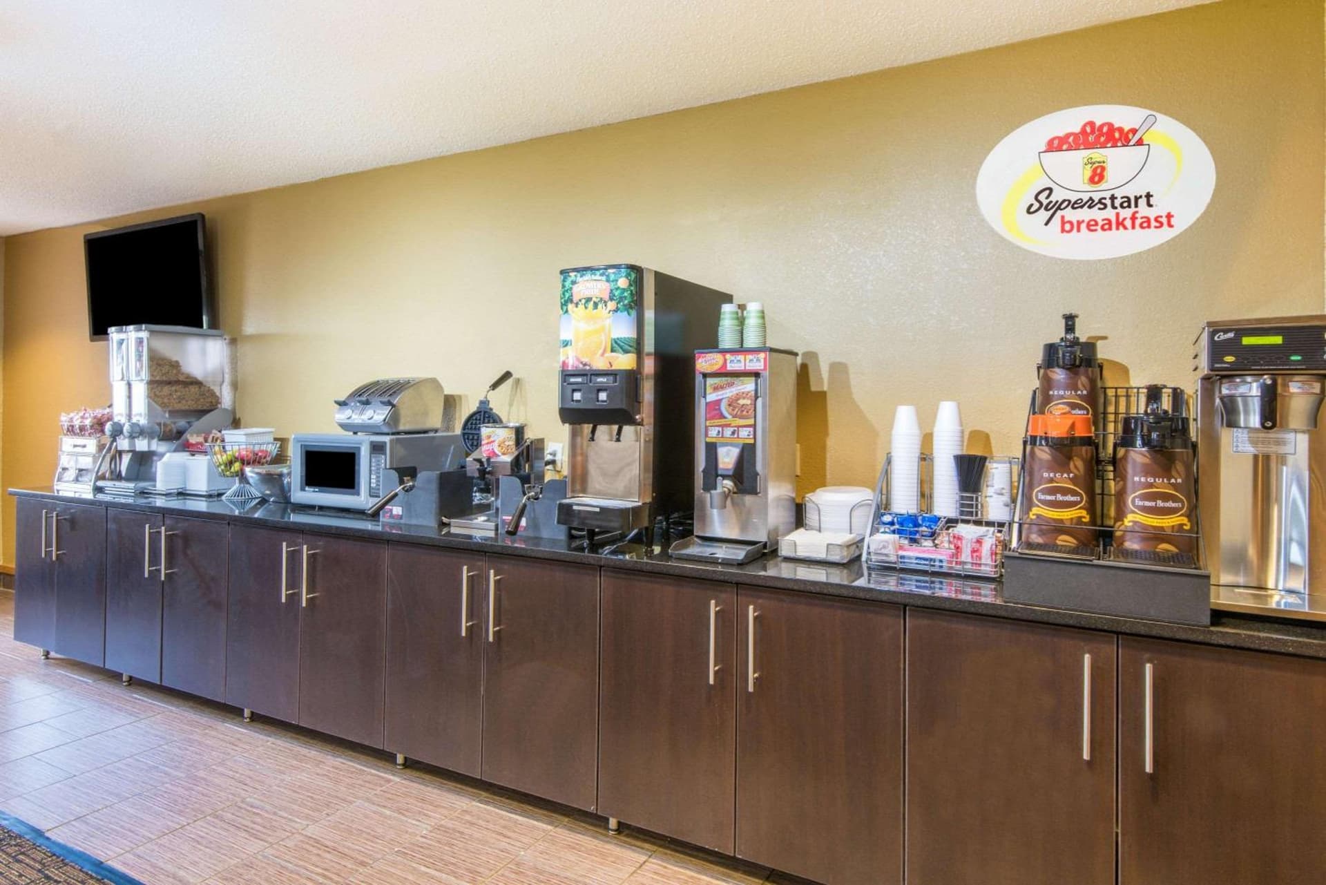 Super 8 by Wyndham Medina gallery photo in Medina, OH — image 13