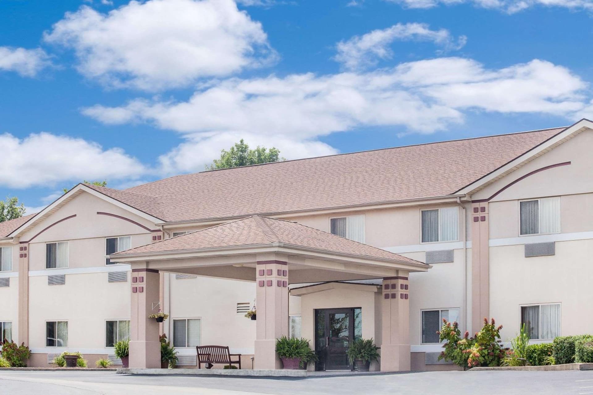 Super 8 by Wyndham Central City featured exterior or lobby in Central City, KY — similar hotel
