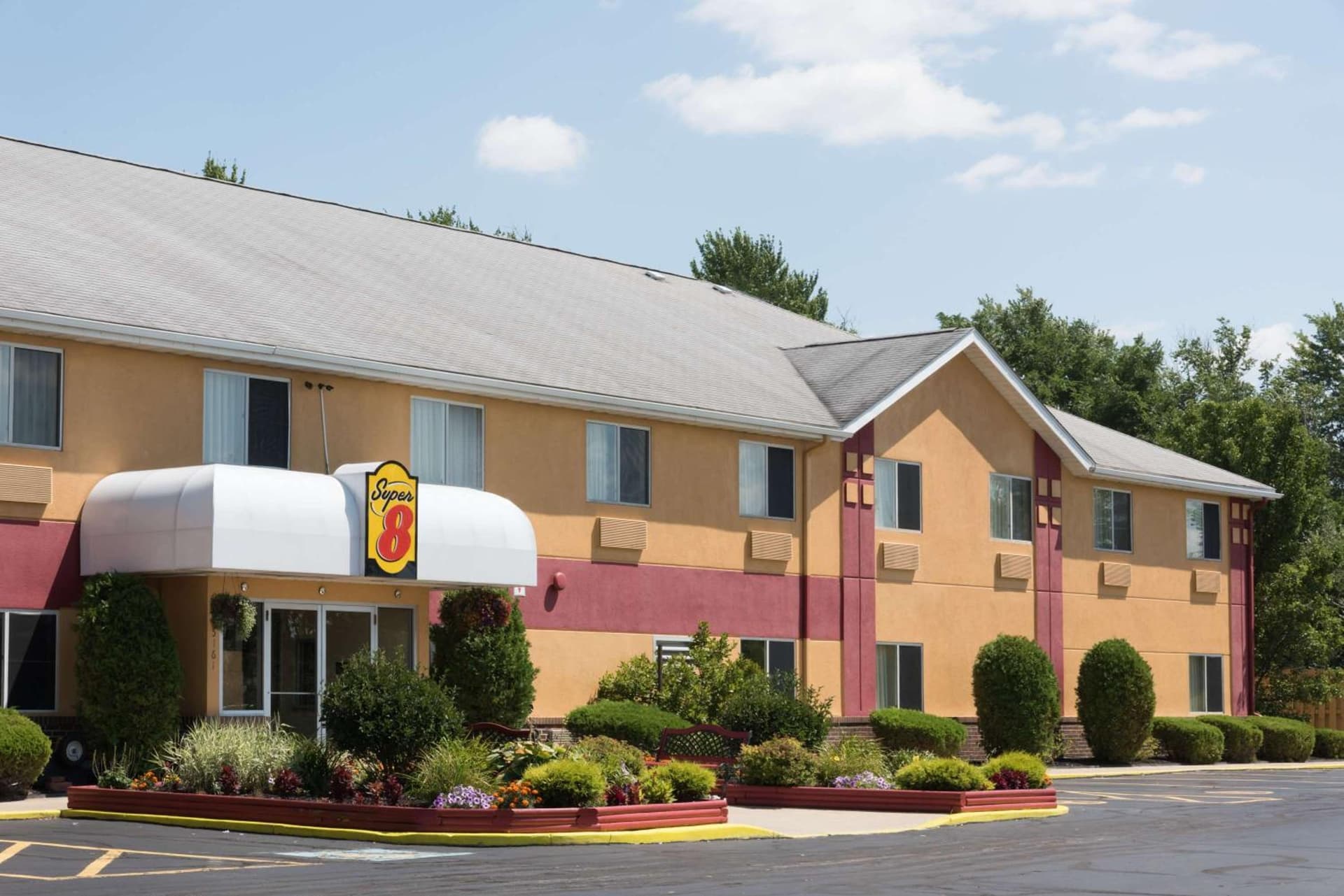 Super 8 by Wyndham Medina property views in Medina, OH — gallery photo 3