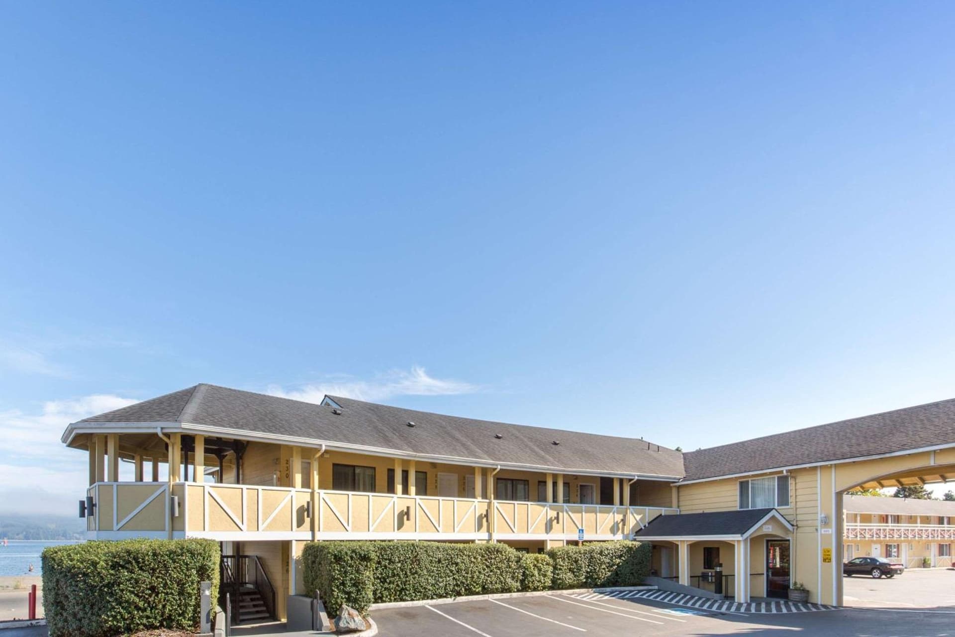 Global Inn featured exterior or lobby in Coos Bay, OR — similar hotel
