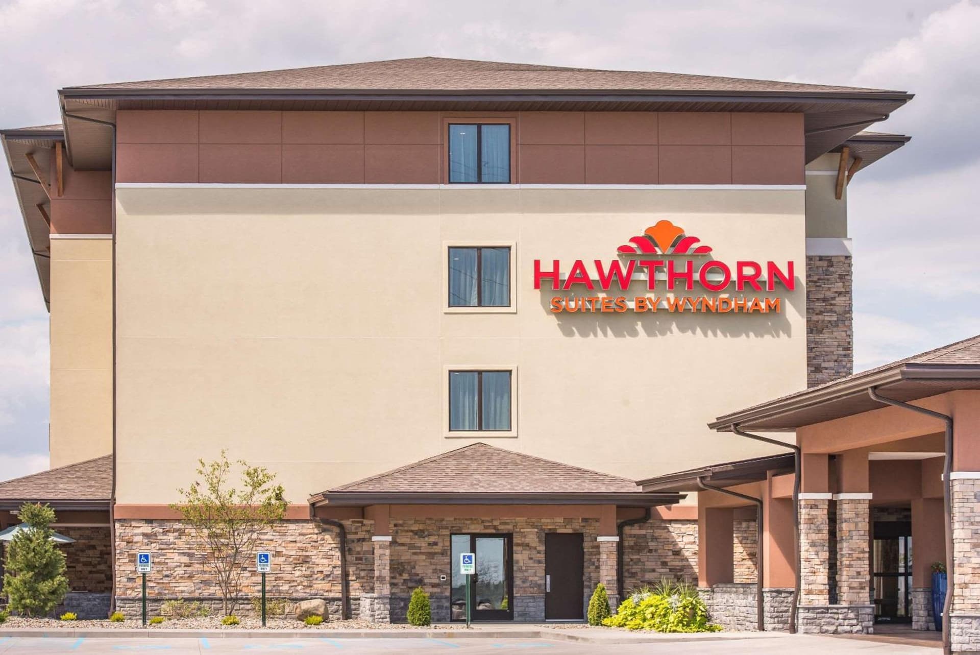 Hawthorn Extended Stay by Wyndham Saint Clairsville featured exterior or lobby in Saint Clairsville, OH — similar hotel