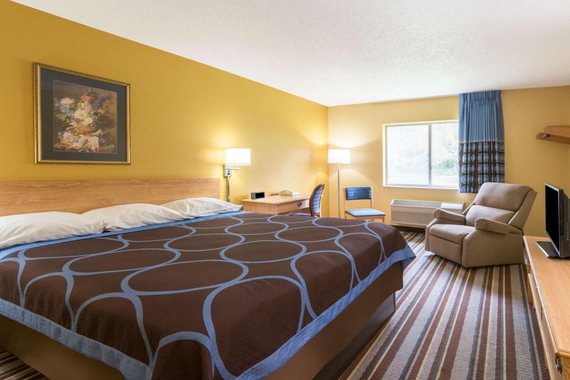 Super 8 by Wyndham Medina interior in Medina, OH — gallery photo 2