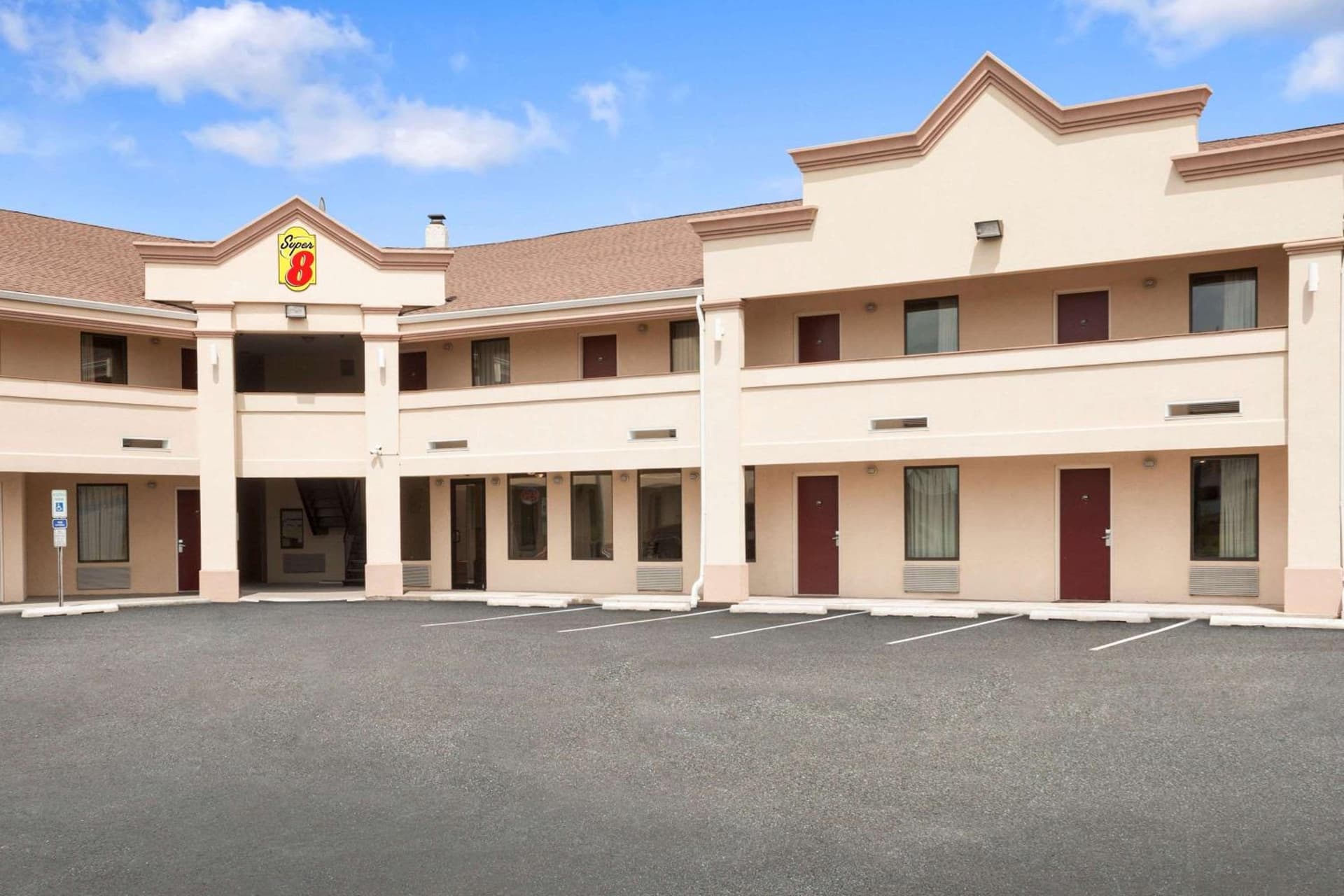 Super 8 by Wyndham Rahway/Newark featured exterior or lobby in Rahway, NJ — similar hotel