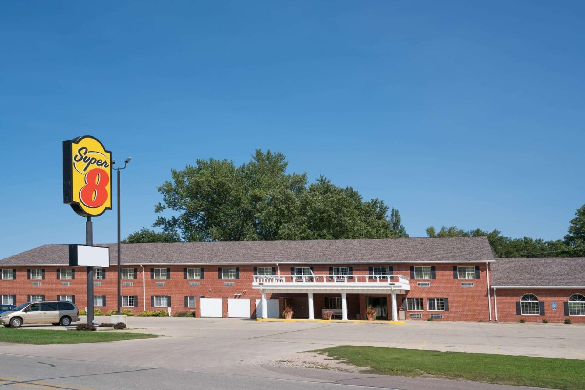 Super 8 by Wyndham Sheldon featured exterior or lobby in Sheldon, IA — similar hotel
