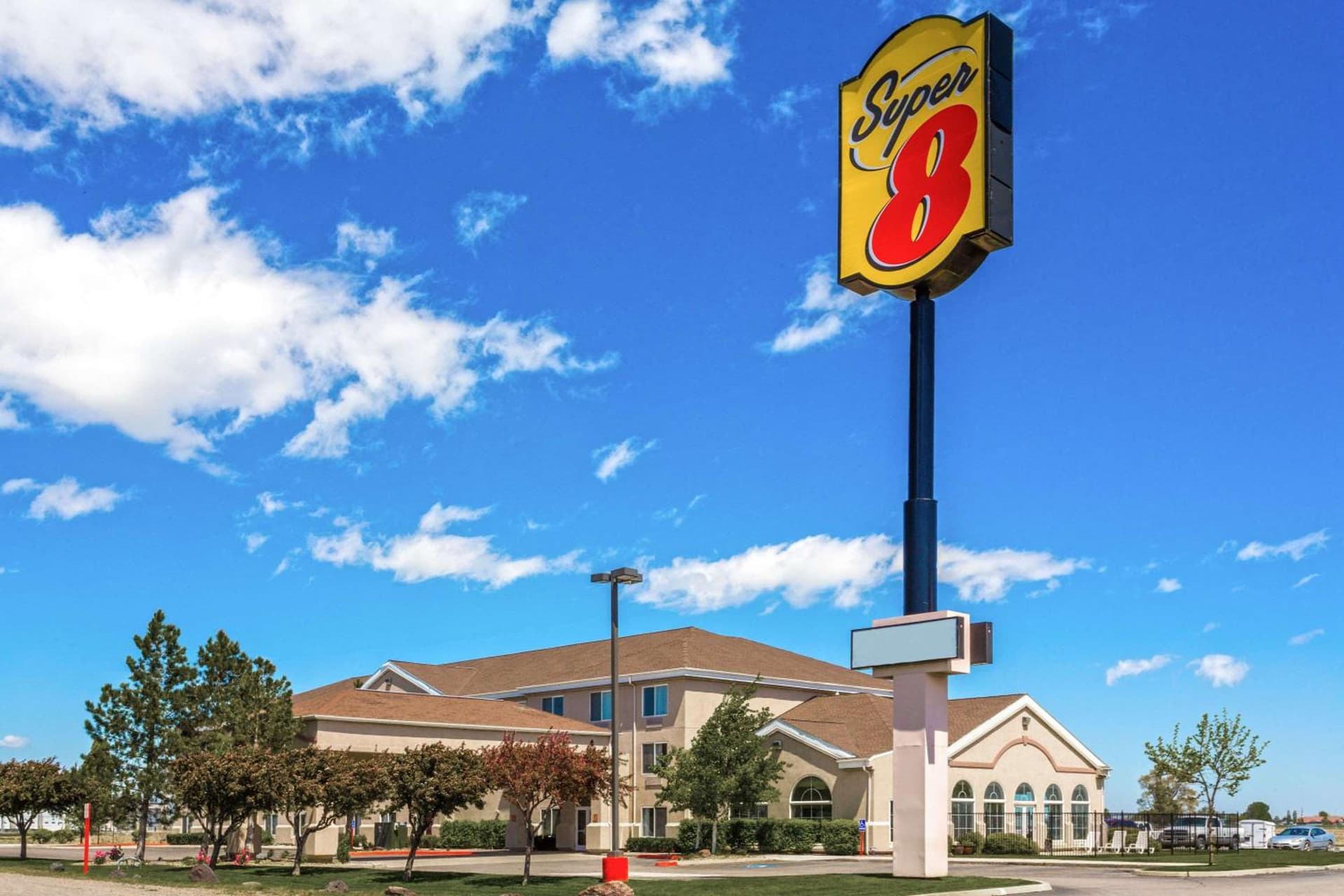 Super 8 by Wyndham Heyburn interior in Burley, ID — gallery photo 2