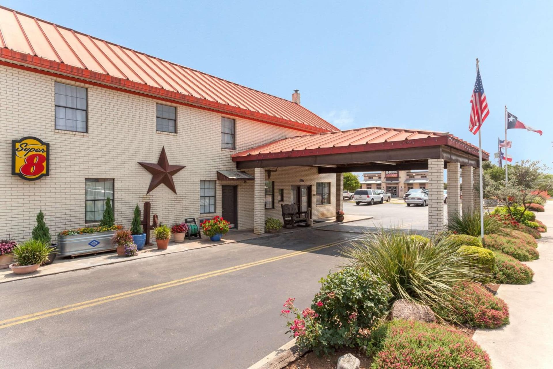 Super 8 by Wyndham Fredericksburg property views in Fredericksburg, TX — gallery photo 3