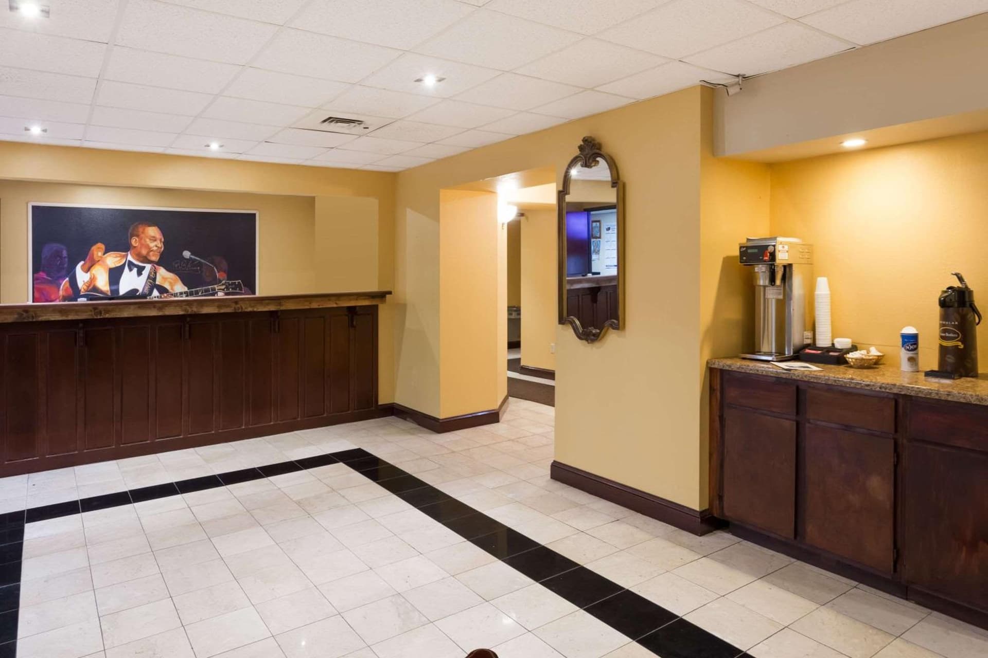 Super 8 by Wyndham Indianola interior in Indianola, MS — gallery photo 2