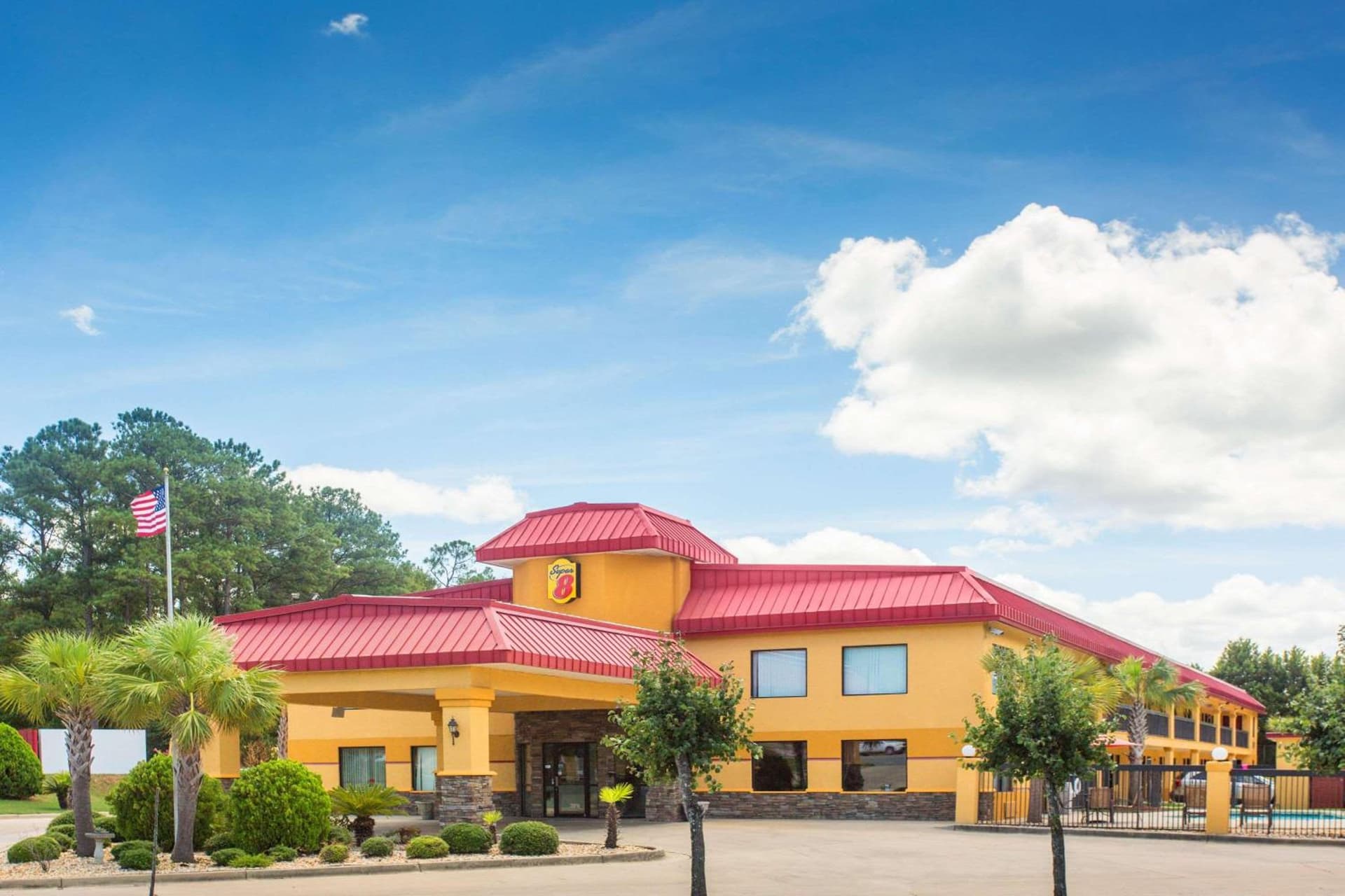 Super 8 by Wyndham Dublin interior in Dublin, GA — gallery photo 2