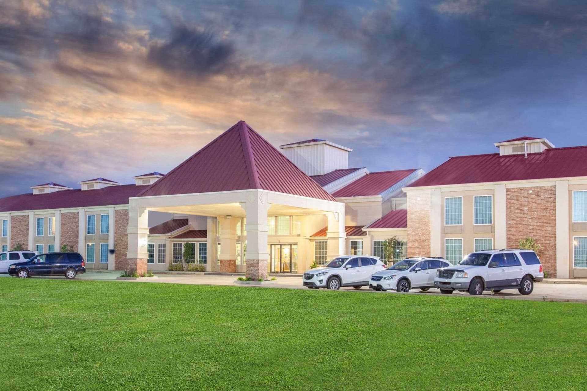 Super 8 by Wyndham Oklahoma City interior in Oklahoma City, OK — gallery photo 2