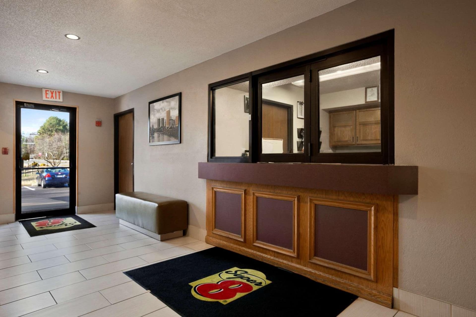 Super 8 by Wyndham Richmond/Chamberlayne Rd interior in Richmond, VA — gallery photo 2