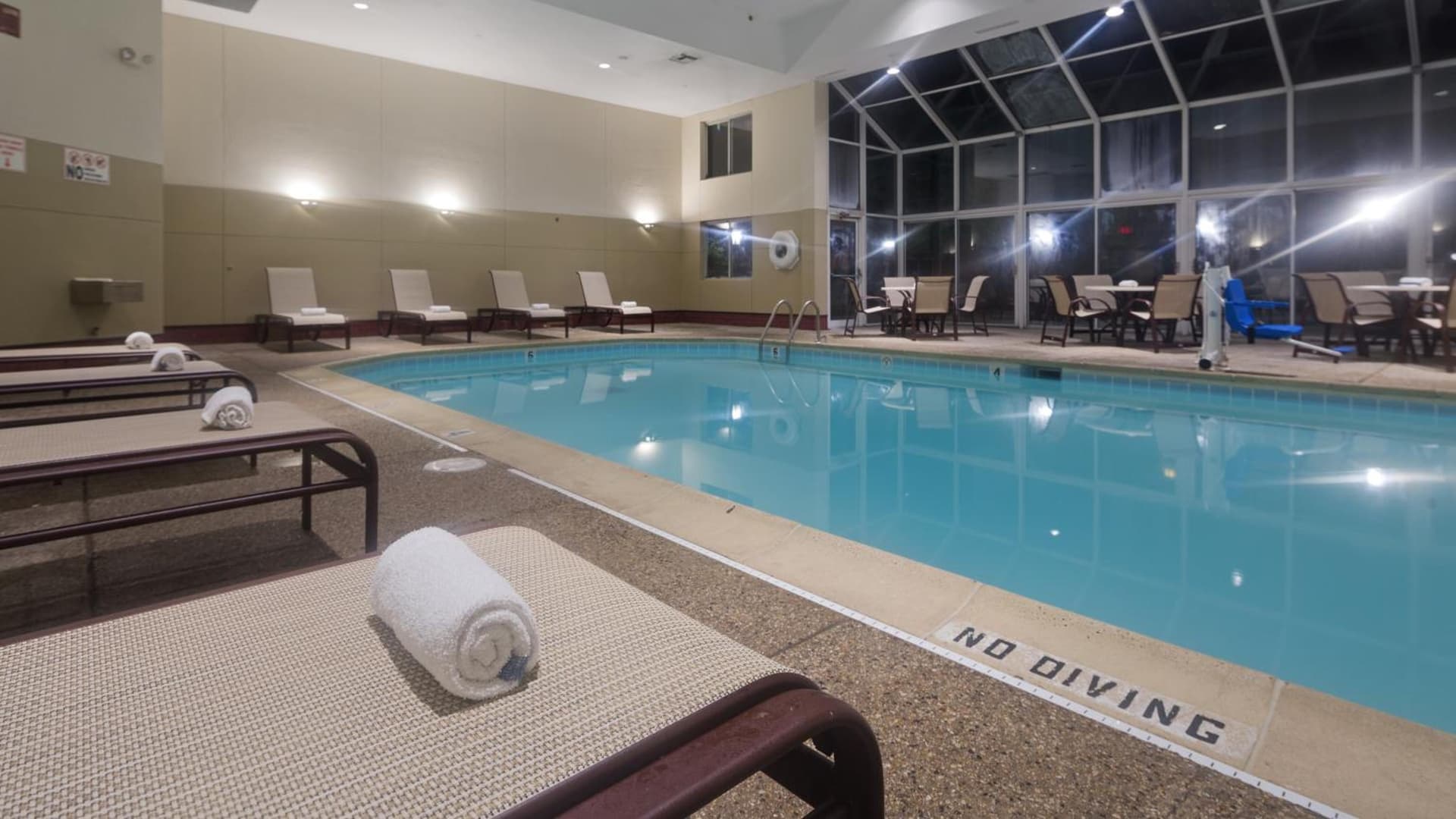 Chicago Club Inn & Suite interior in Oakbrook Terrace, IL — gallery photo 2
