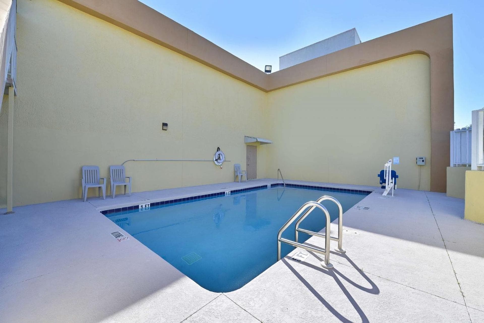 Travel Inn Winter Haven gallery photo in Winter Haven, FL — image 11