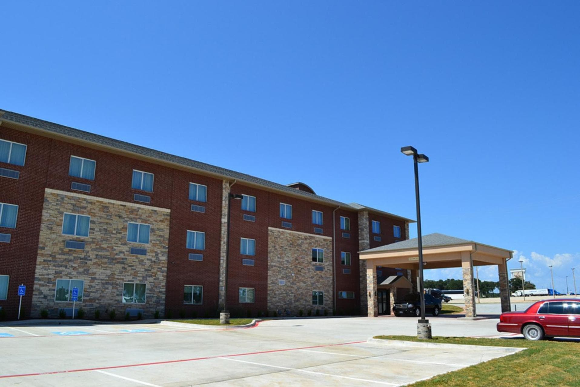 Red River Inn and Suites interior in Thackerville, OK — gallery photo 2