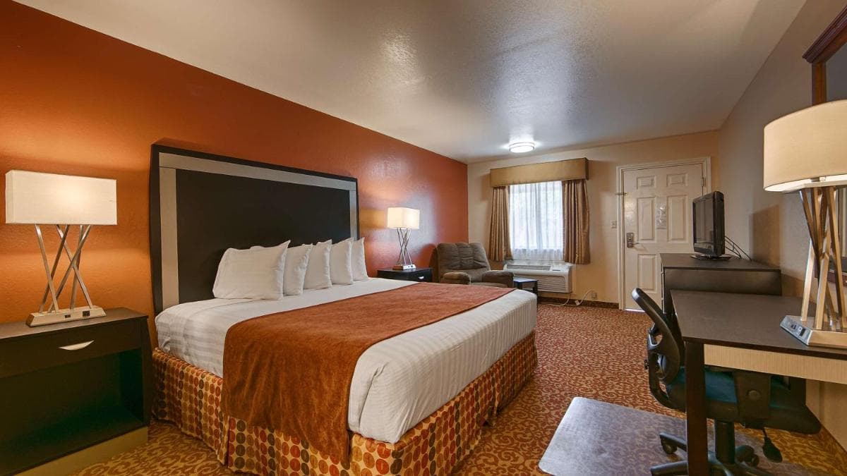 SureStay Hotel by Best Western Zapata property views in Zapata, TX — gallery photo 3