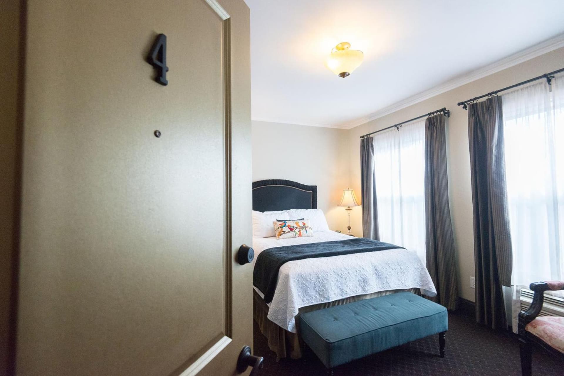 Camas Boutique Hotel gallery photo in Camas, WA — image 32