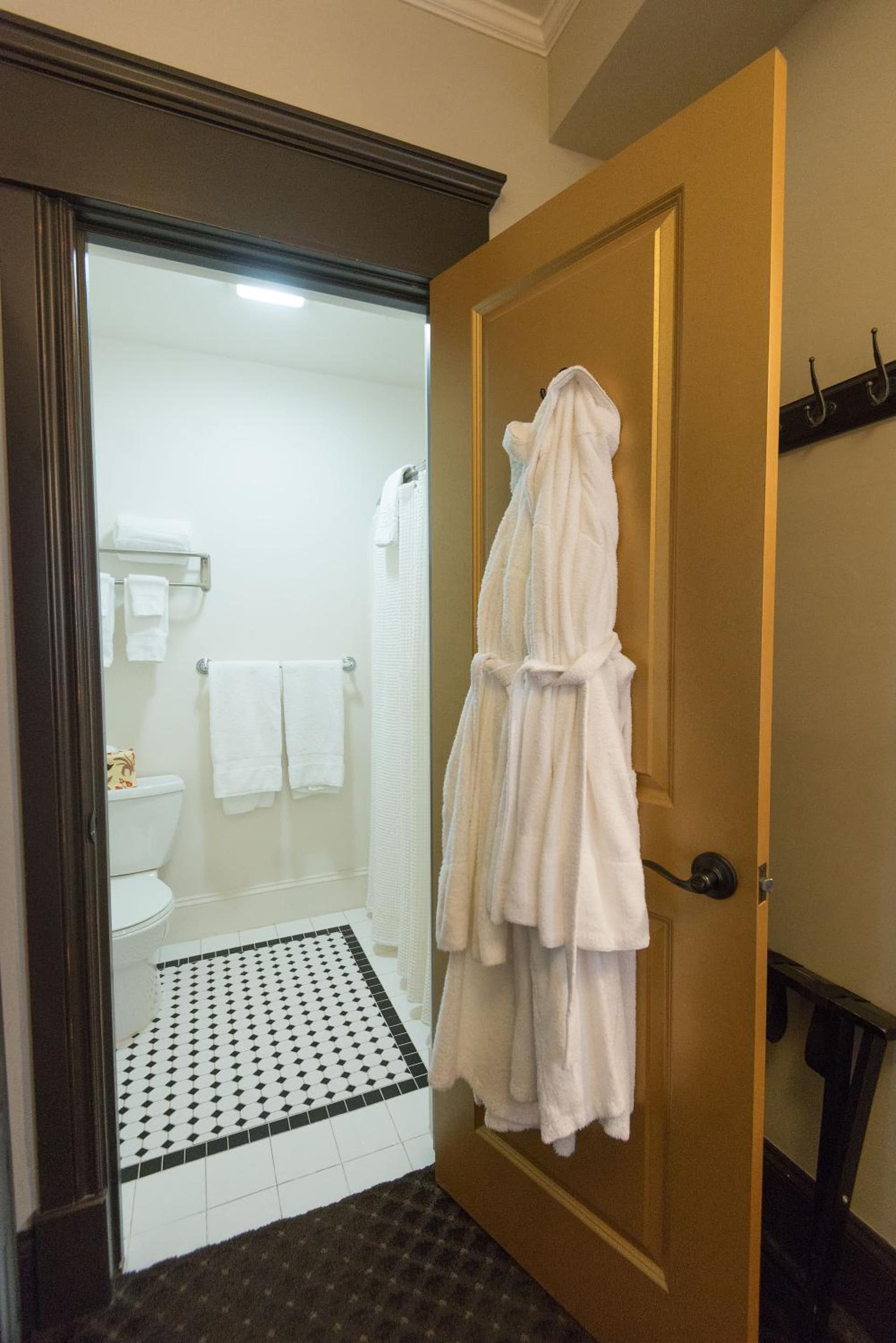 Camas Boutique Hotel gallery photo in Camas, WA — image 48