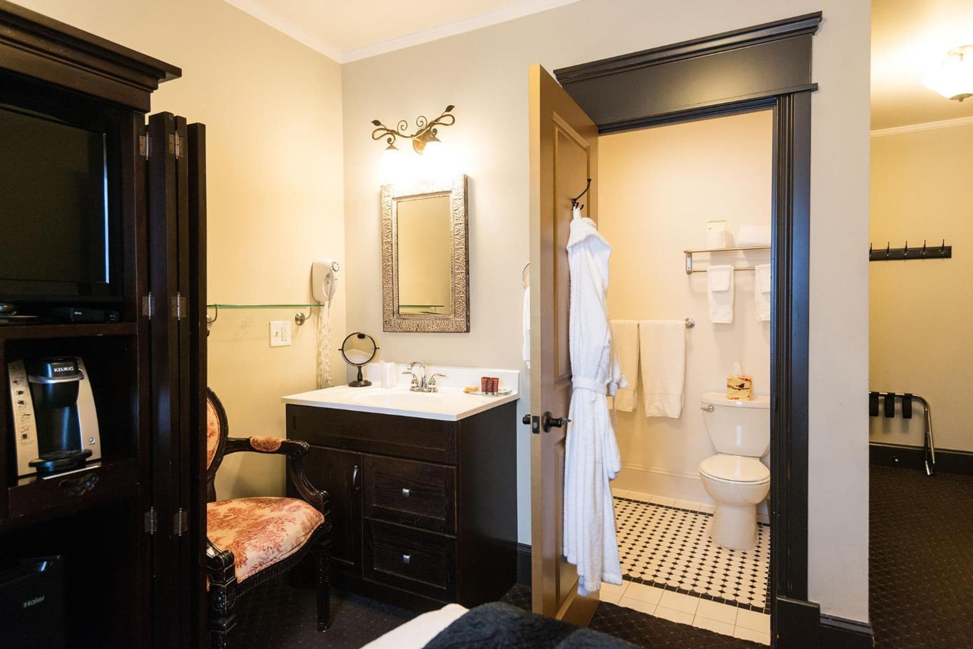Camas Boutique Hotel gallery photo in Camas, WA — image 50