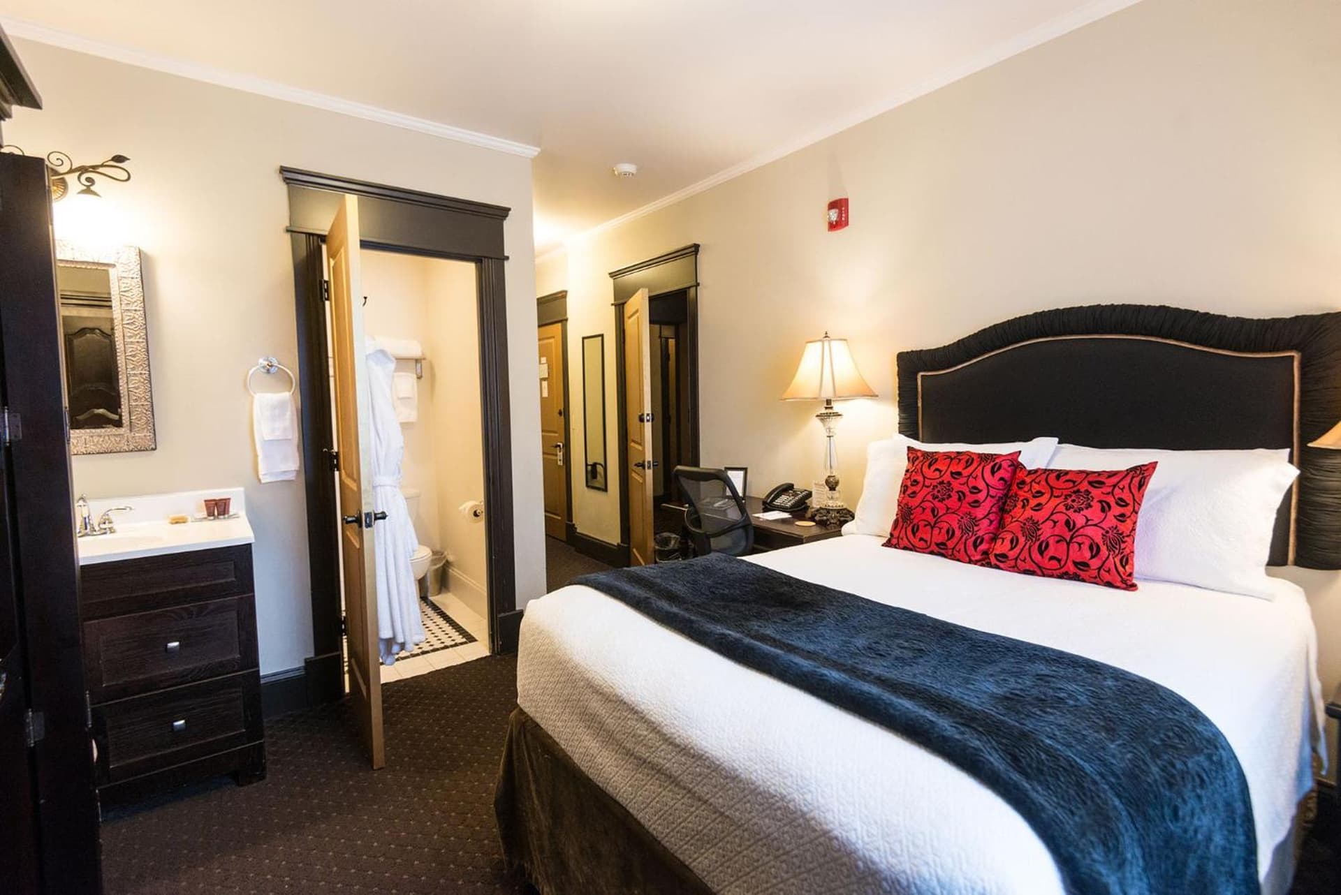Camas Boutique Hotel gallery photo in Camas, WA — image 28