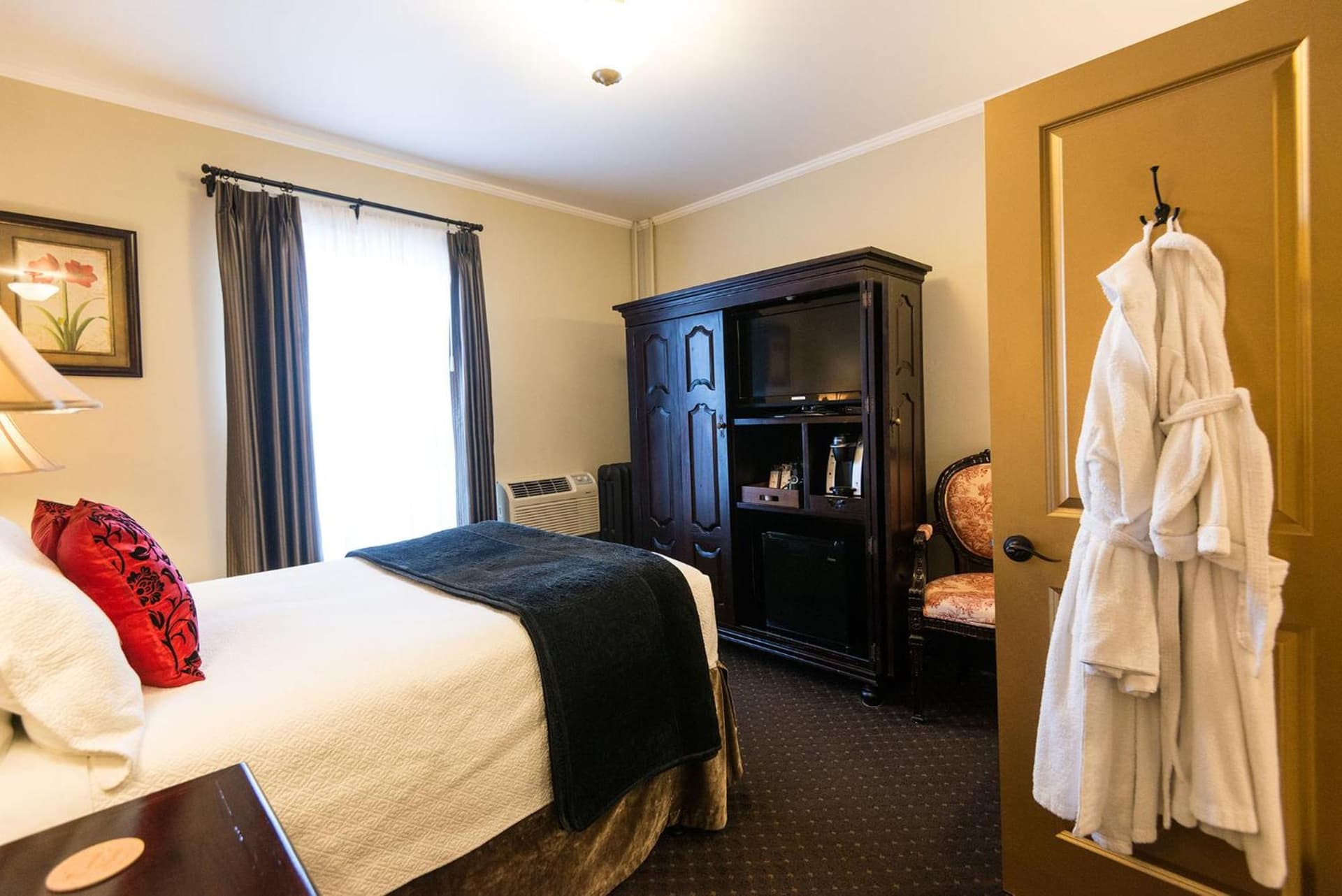 Camas Boutique Hotel gallery photo in Camas, WA — image 102