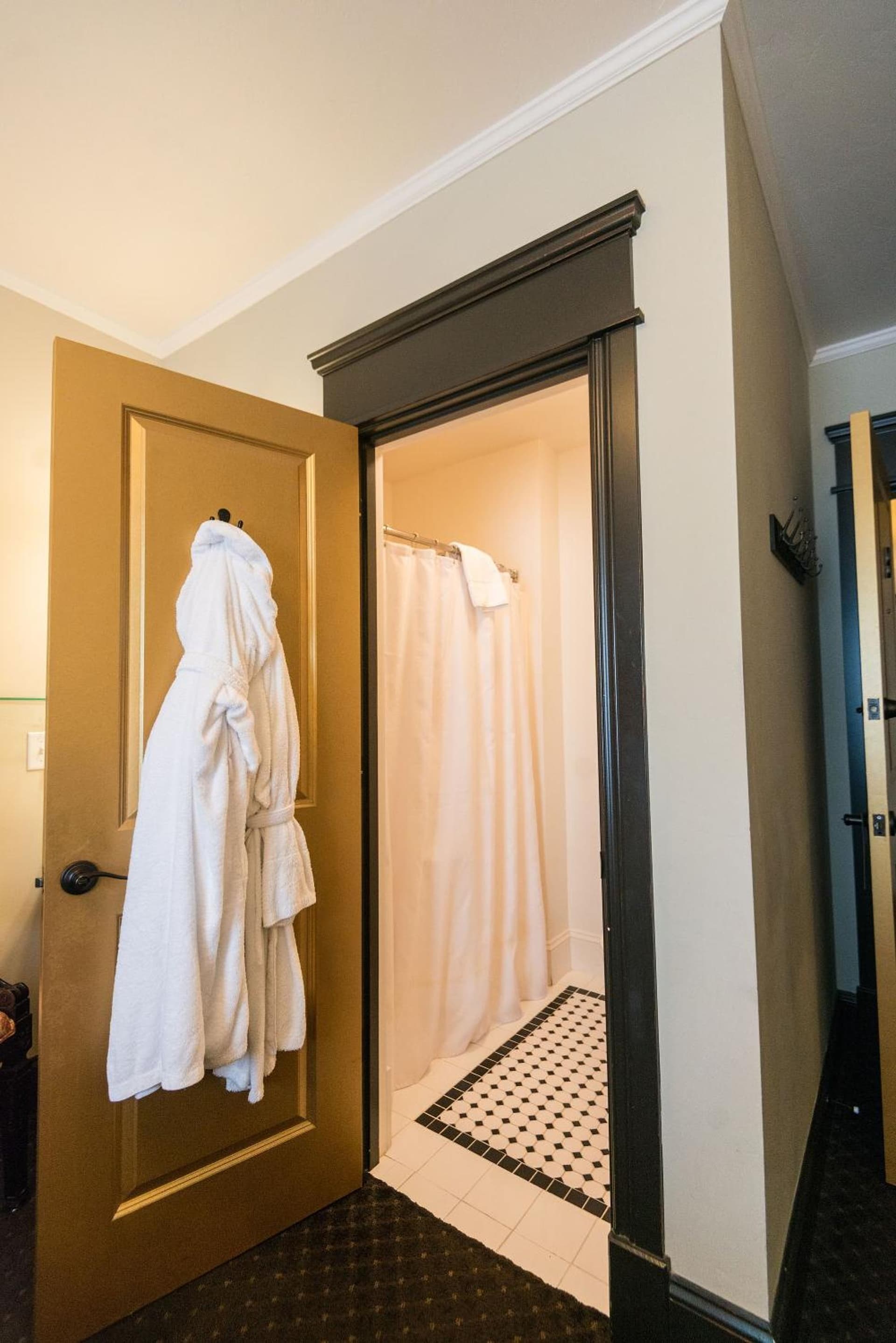 Camas Boutique Hotel gallery photo in Camas, WA — image 54