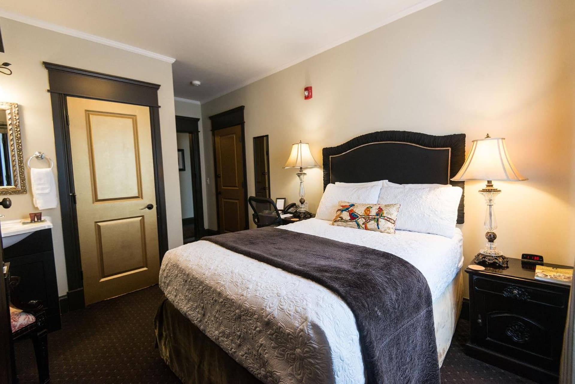 Camas Boutique Hotel gallery photo in Camas, WA — image 39
