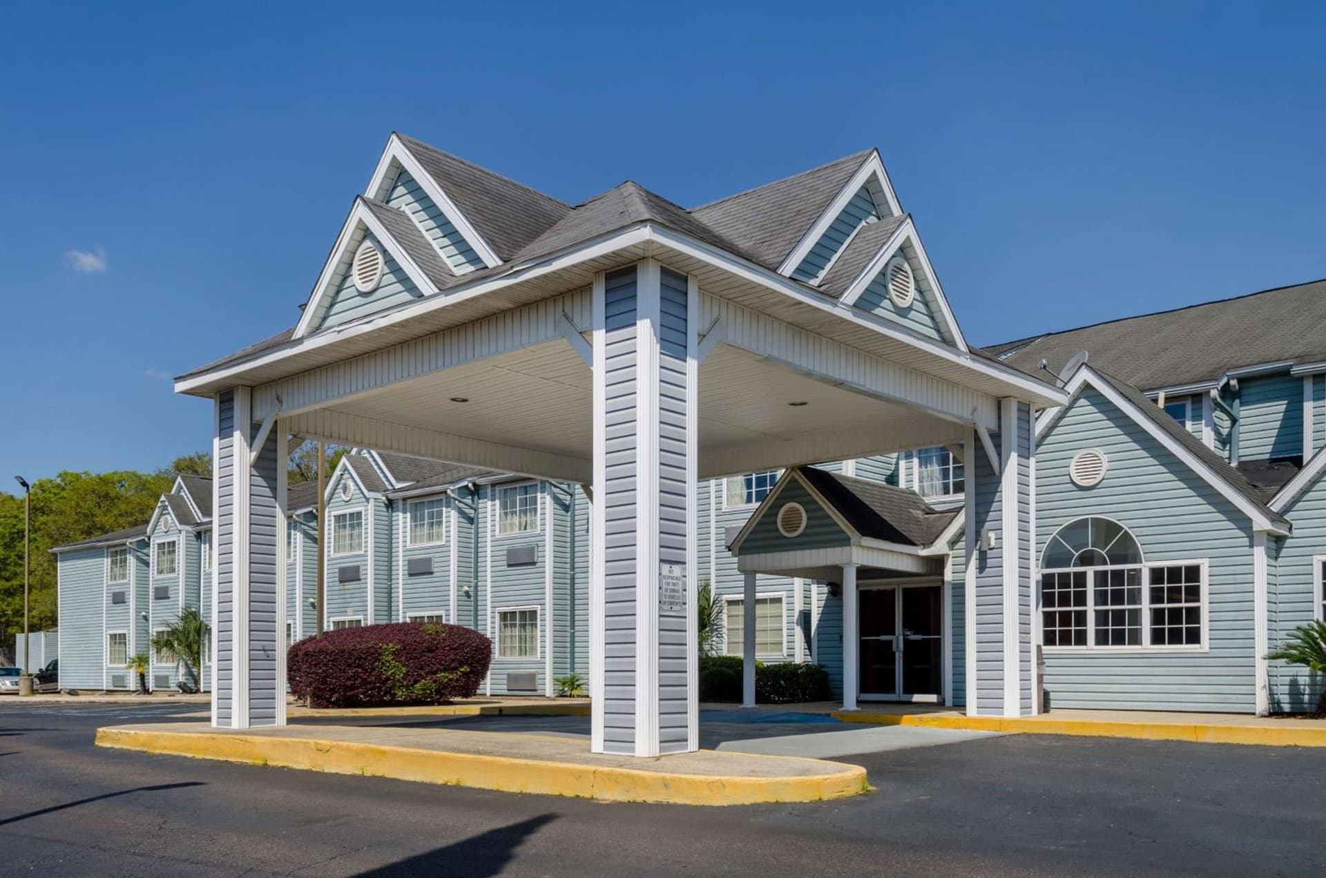 Motel 6-Mobile, AL featured exterior or lobby in Tillmans Corner, AL — similar hotel