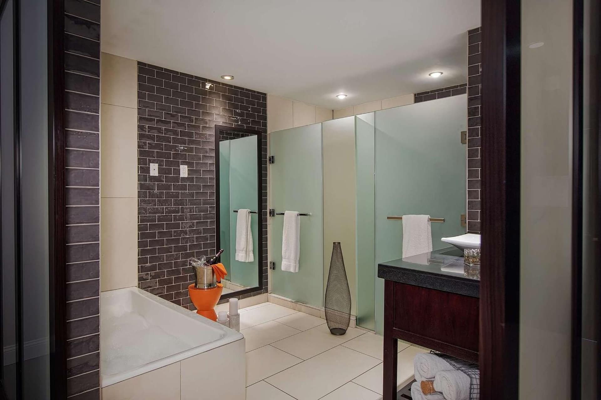Ravel Hotel Trademark Collection by Wyndham gallery photo in Queens, NY — image 65