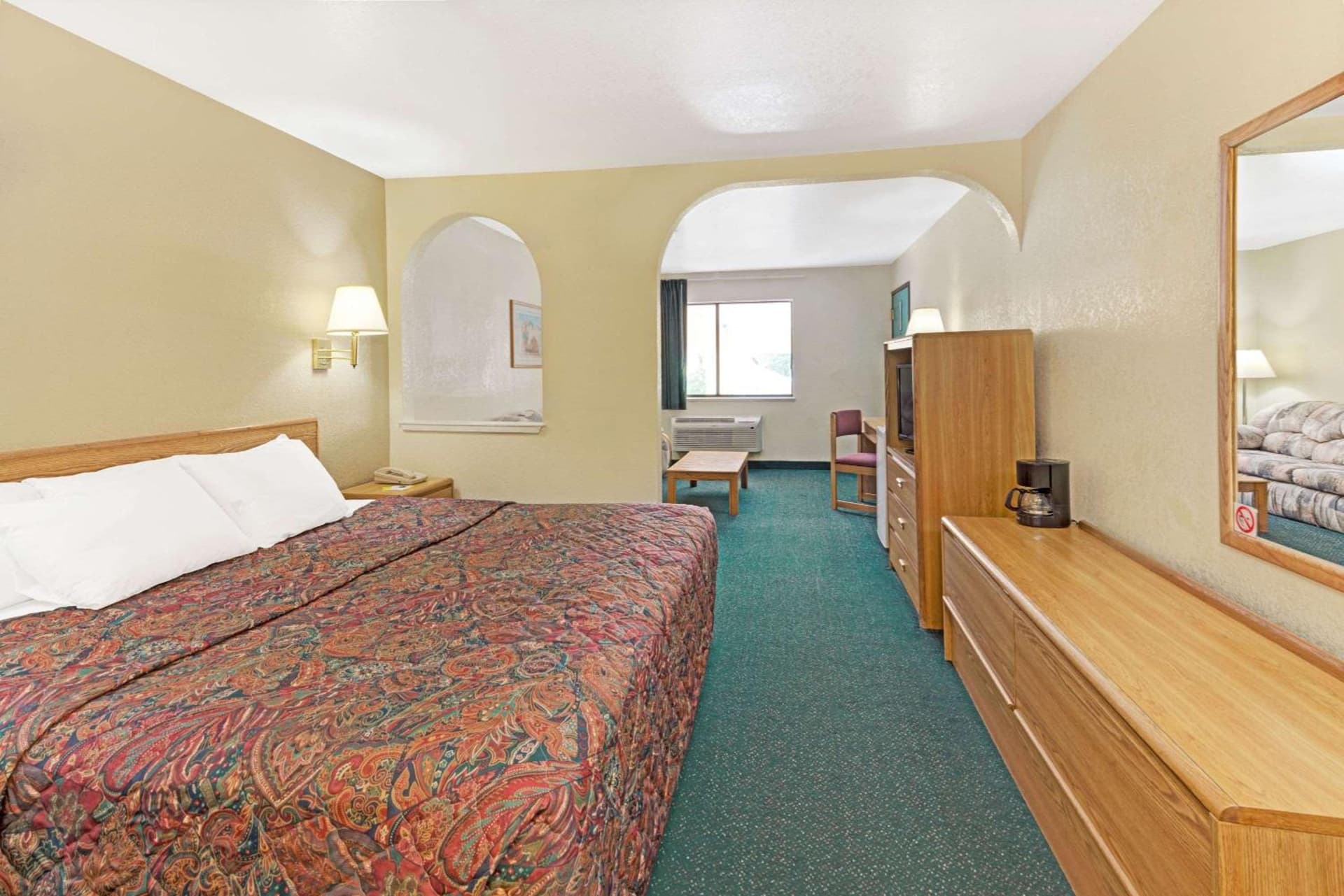 Days Inn by Wyndham Espanola interior in Espanola, NM — gallery photo 2