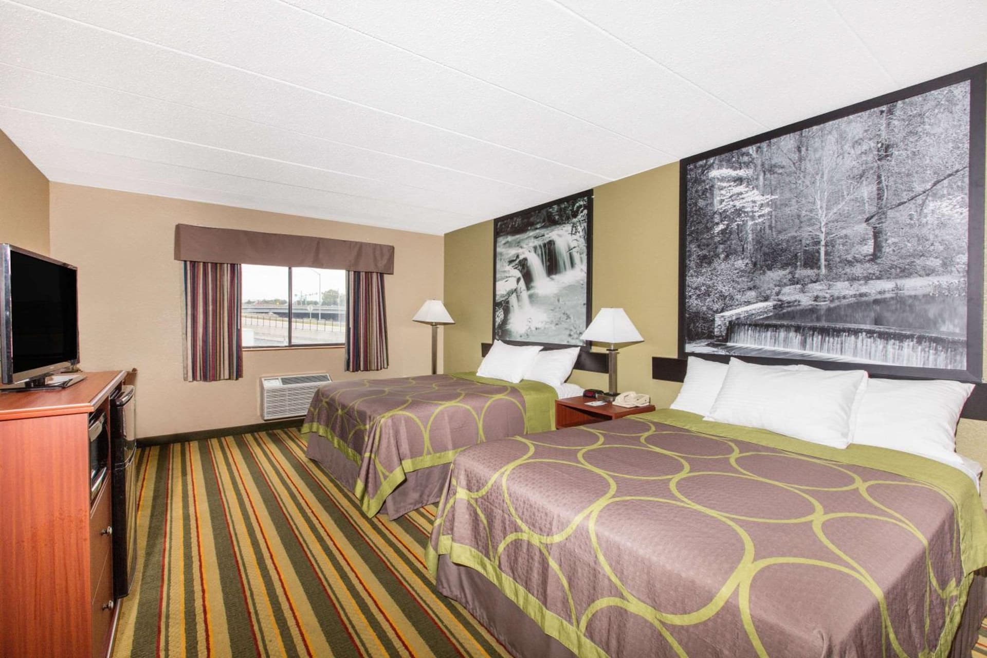 Super 8 by Wyndham Frederick gallery photo in Frederick, MD — image 35