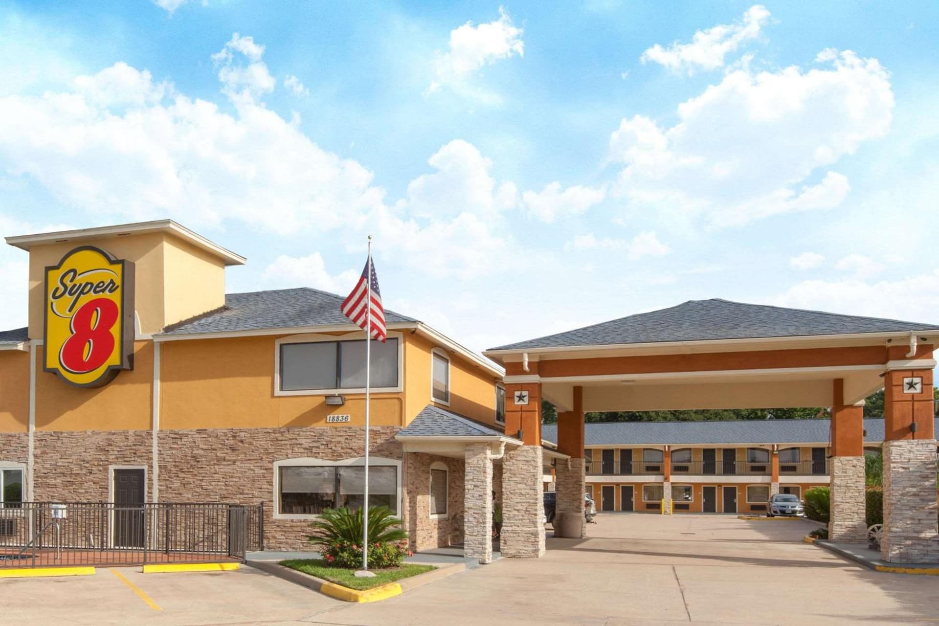 Super 8 by Wyndham Houston/Willowbrook Hwy 249 property views in Houston, TX — gallery photo 3
