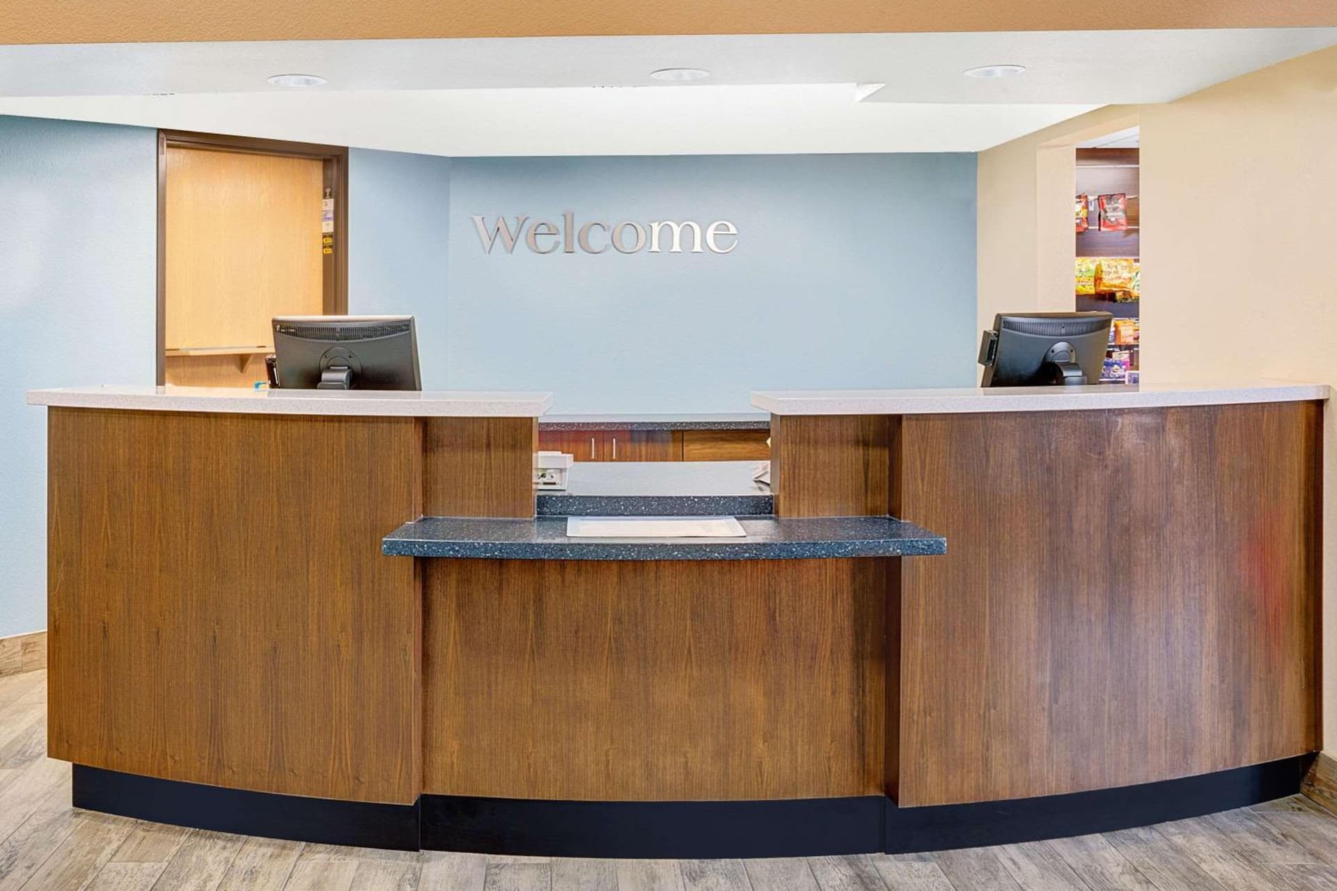 Days Inn & Suites by Wyndham Page Lake Powell interior in Page, AZ — gallery photo 2