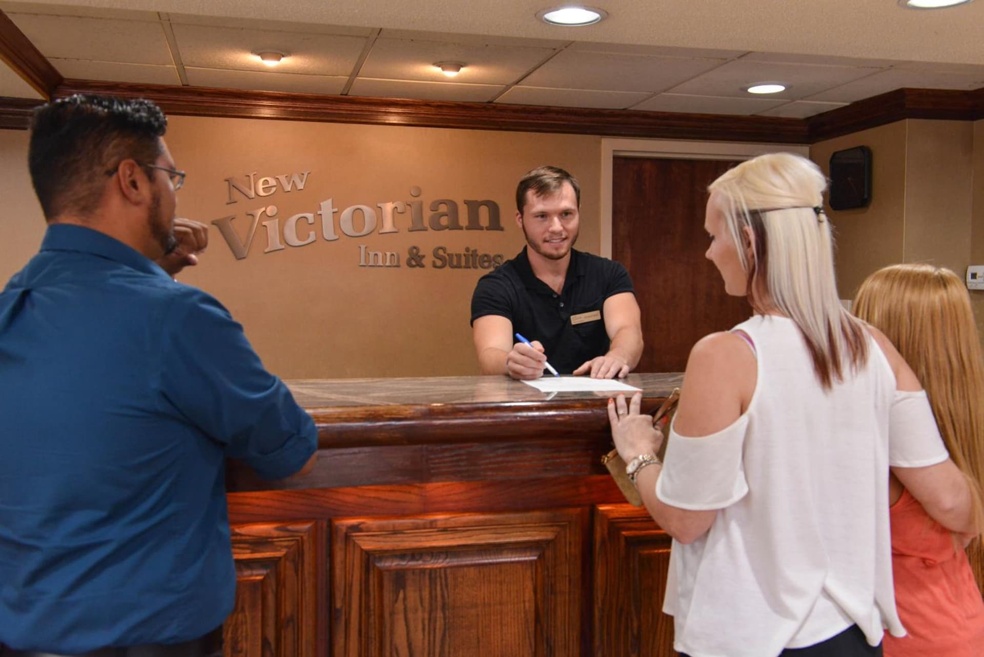 New Victorian Inn & Suites Omaha interior in Omaha, NE — gallery photo 2