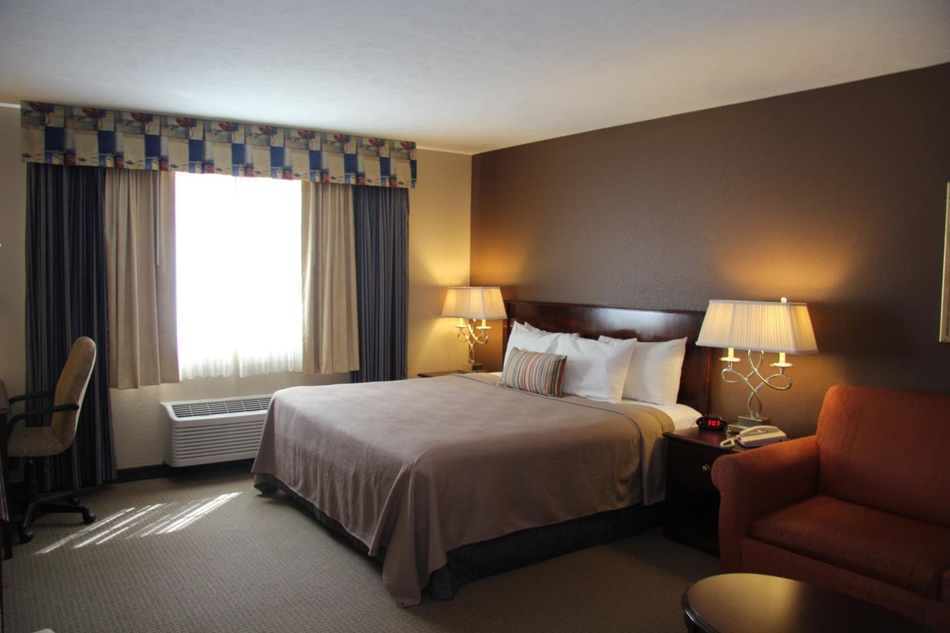 Green Acres Hotel property views in Pittsfield, IL — gallery photo 3
