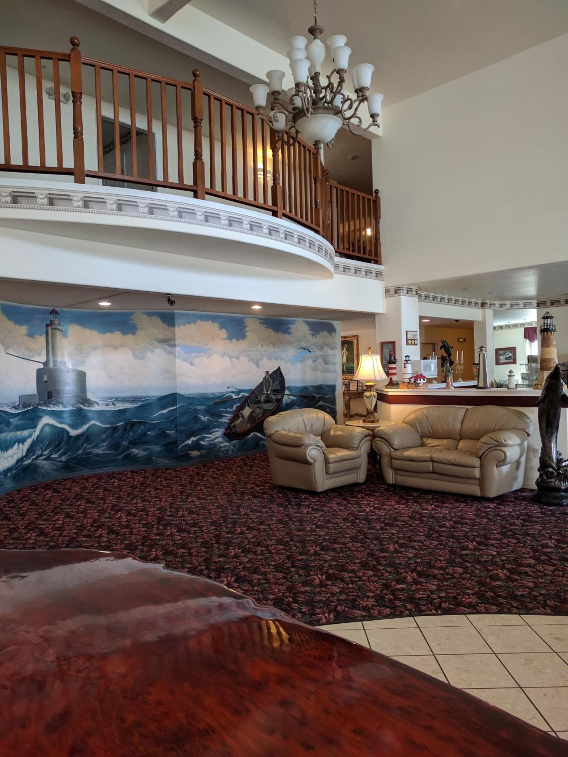 Lighthouse Inn interior in Crescent City, CA — gallery photo 2