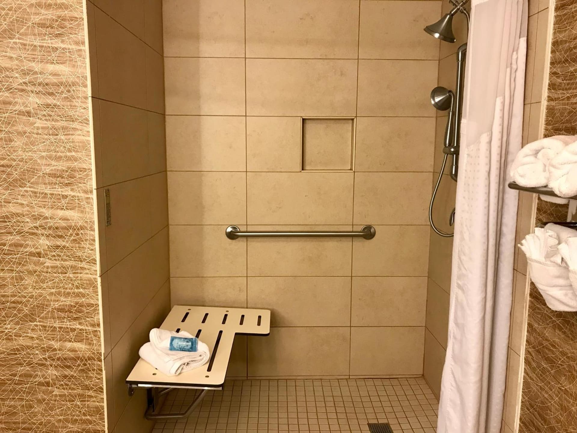 Holiday Inn Express & Suites Pasadena - Los Angeles by IHG gallery photo in Pasadena, CA — image 12