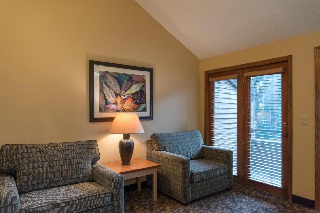 Whispering Woods Resort interior in Welches — gallery photo 2