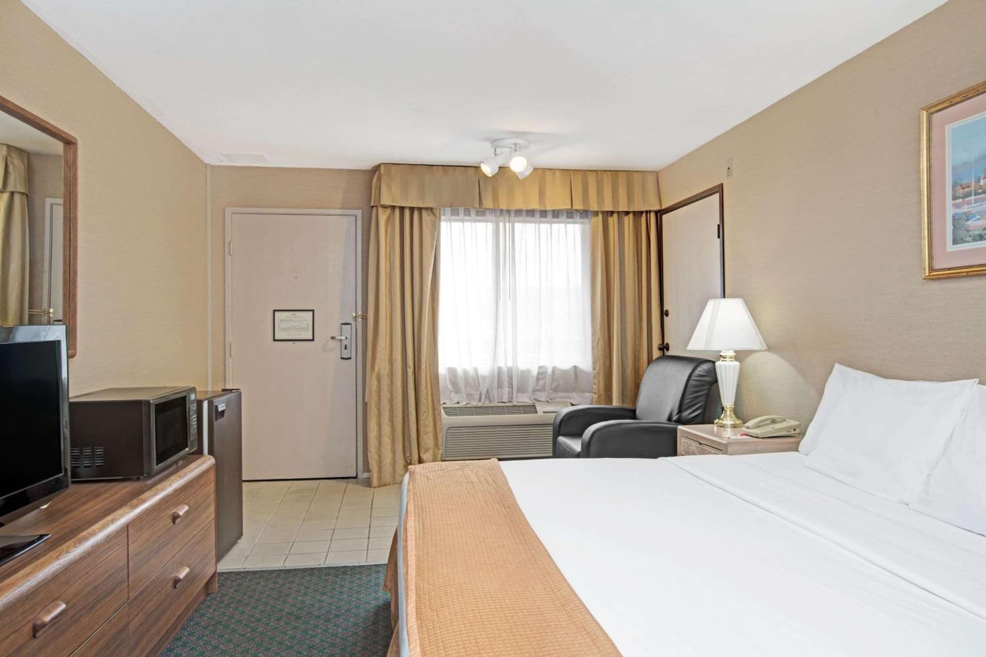 Howard Johnson by Wyndham Torrance gallery photo in Torrance, CA — image 11