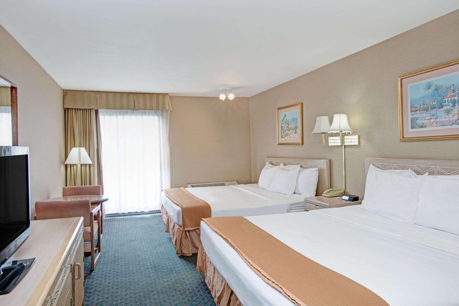 Howard Johnson by Wyndham Torrance gallery photo in Torrance, CA — image 4